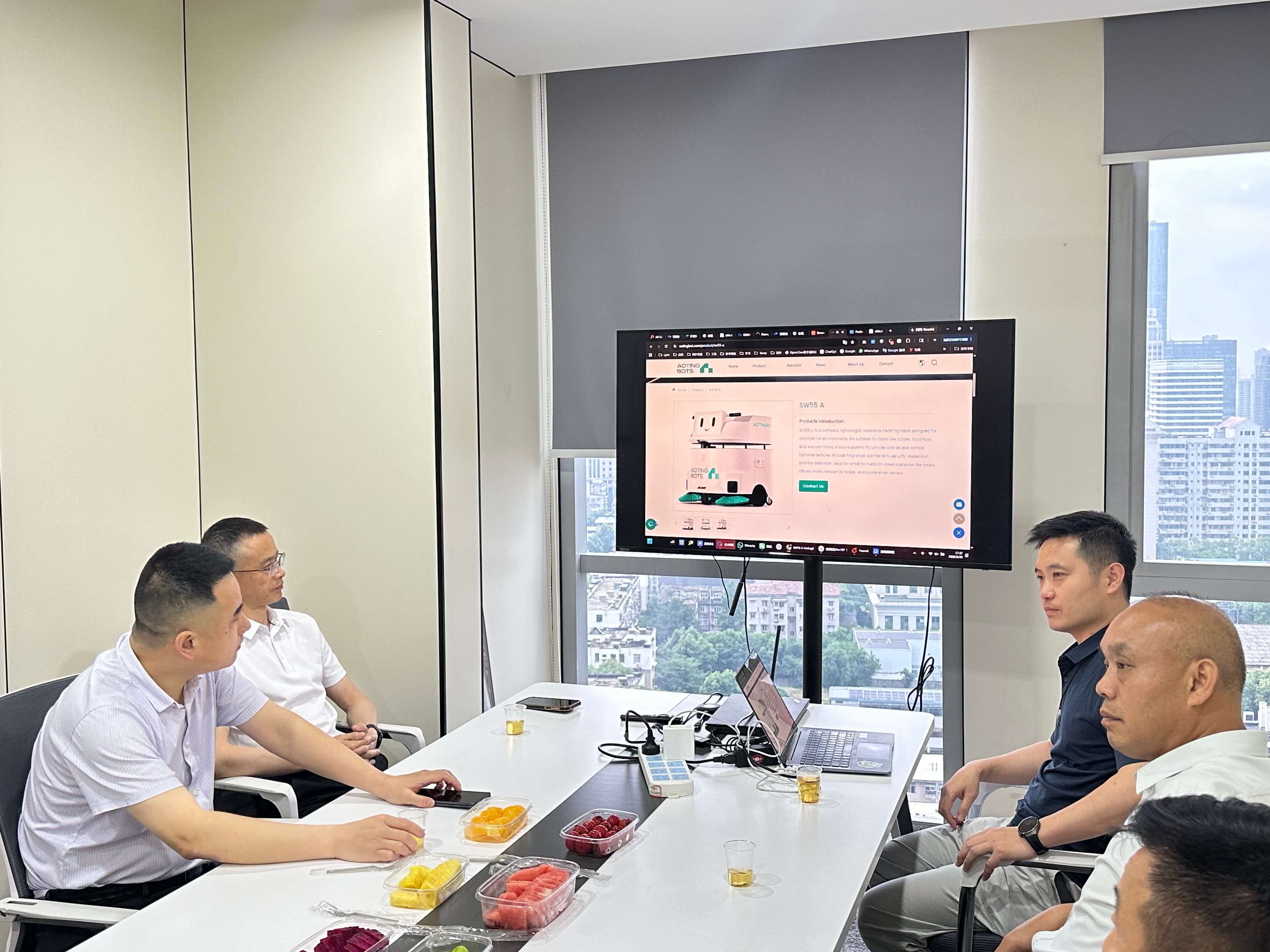 Leaders of Yuantan Town, Qianshan City Visit Wuhan Huyi Zhimao Technology for Inspection and Cooperation Negotiation 4